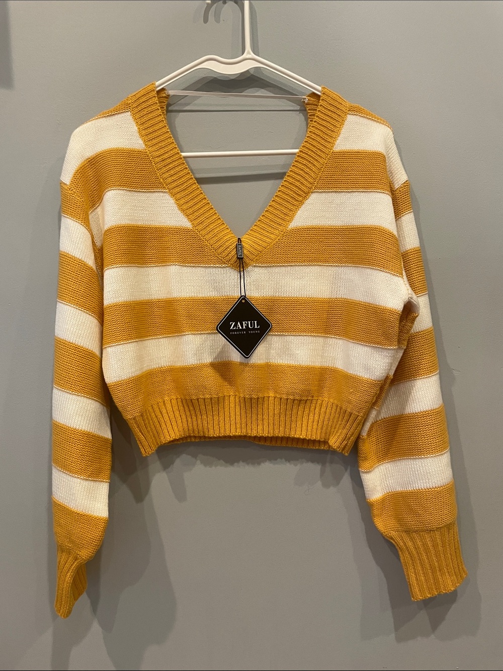 Zaful Mustard and White Striped V-Neck Cropped Sweater